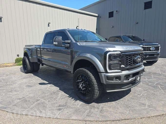 2024 Ford Super Duty F-450 Limited Crew Cab Long Bed DRW - miniatura 4
