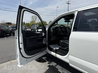 2024 Ford Super Duty F-450 Platinum Crew Cab Long Bed DRW - miniatura 11