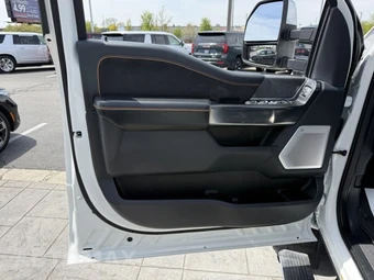 2024 Ford Super Duty F-450 Platinum Crew Cab Long Bed DRW - miniatura 12