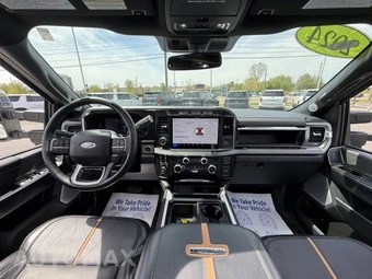 2024 Ford Super Duty F-450 Platinum Crew Cab Long Bed DRW - miniatura 16