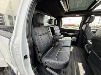 2024 Ford Super Duty F-450 Platinum Crew Cab Long Bed DRW - miniatura 27