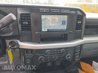 2024 Ford Super Duty F-550 Cab Chassis XL Crew Cab DRW - miniatura 7