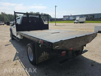2024 Ford Super Duty F-550 Cab Chassis XL Crew Cab DRW - miniatura 2