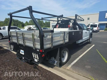 2024 Ford Super Duty F-550 Cab Chassis XL Crew Cab DRW - miniatura 3