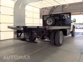2024 Ford Super Duty F-550 Cab Chassis XL Regular Cab DRW - miniatura 4