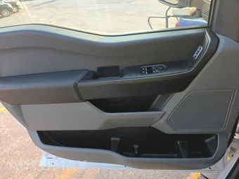 2024 Ford Super Duty F-550 Cab Chassis XL Regular Cab DRW - miniatura 9