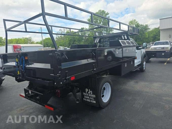 2024 Ford Super Duty F-550 Cab Chassis XL Regular Cab DRW - miniatura 3