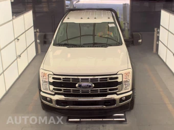 2024 Ford Super Duty F-550 Cab Chassis XLT Crew Cab DRW - miniatura 2