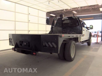 2024 Ford Super Duty F-550 Cab Chassis XLT Crew Cab DRW - miniatura 4