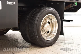 2024 Ford Super Duty F-550 Cab Chassis XLT Crew Cab DRW - miniatura 17