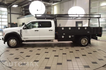 2024 Ford Super Duty F-550 Cab Chassis XLT Crew Cab DRW - miniatura 3