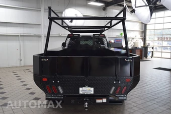 2024 Ford Super Duty F-550 Cab Chassis XLT Crew Cab DRW - miniatura 4