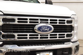 2024 Ford Super Duty F-550 Cab Chassis XLT Crew Cab DRW - miniatura 5