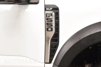 2024 Ford Super Duty F-550 Cab Chassis XLT Crew Cab DRW - miniatura 9