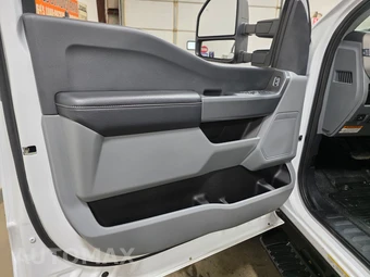 2024 Ford Super Duty F-550 Cab Chassis XLT Regular Cab DRW - miniatura 13