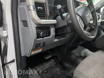 2024 Ford Super Duty F-550 Cab Chassis XLT Regular Cab DRW - miniatura 14