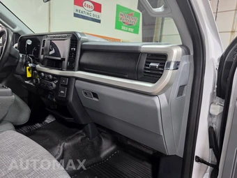2024 Ford Super Duty F-550 Cab Chassis XLT Regular Cab DRW - miniatura 16