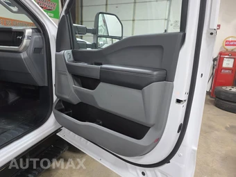 2024 Ford Super Duty F-550 Cab Chassis XLT Regular Cab DRW - miniatura 17