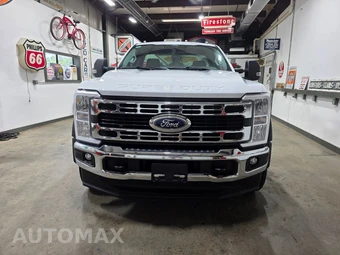 2024 Ford Super Duty F-550 Cab Chassis XLT Regular Cab DRW - miniatura 2