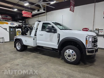 2024 Ford Super Duty F-550 Cab Chassis XLT Regular Cab DRW - miniatura 4