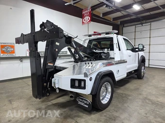 2024 Ford Super Duty F-550 Cab Chassis XLT Regular Cab DRW - miniatura 5