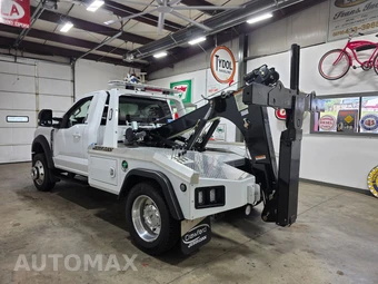 2024 Ford Super Duty F-550 Cab Chassis XLT Regular Cab DRW - miniatura 7