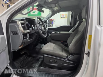 2024 Ford Super Duty F-550 Cab Chassis XLT Regular Cab DRW - miniatura 8