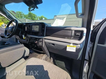 2024 Ford Super Duty F-600 Cab Chassis XLT Regular Cab DRW - miniatura 16