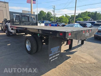 2024 Ford Super Duty F-600 Cab Chassis XLT Regular Cab DRW - miniatura 3