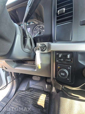 2024 Ford Super Duty F-600 Cab Chassis XLT Regular Cab DRW - miniatura 8