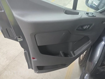 2024 Ford Transit Passenger Wagon XLT Medium Roof 148.0" WB - miniatura 9