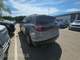 2024 GMC Acadia AT4 4SB - miniatura 2