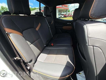 2024 GMC Canyon AT4 Crew Cab Medium Bed 4SG - miniatura 16