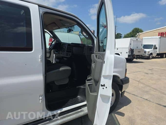 2024 GMC Savana 2500 Cargo Van 1WT 135.0" WB - miniatura 16