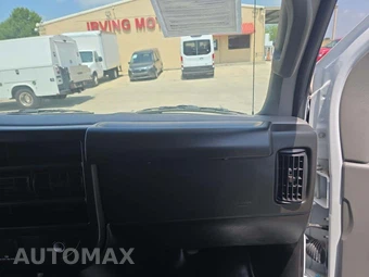 2024 GMC Savana 2500 Cargo Van 1WT 135.0" WB - miniatura 17