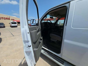 2024 GMC Savana 2500 Cargo Van 1WT 135.0" WB - miniatura 6