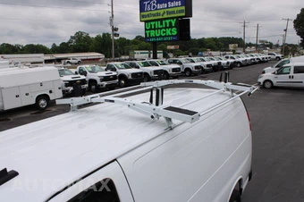 2024 GMC Savana 2500 Cargo Van 1WT 135.0" WB - miniatura 15