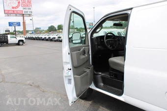 2024 GMC Savana 2500 Cargo Van 1WT 135.0" WB - miniatura 26