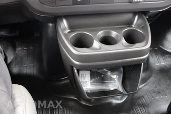 2024 GMC Savana 2500 Cargo Van 1WT 135.0" WB - miniatura 32