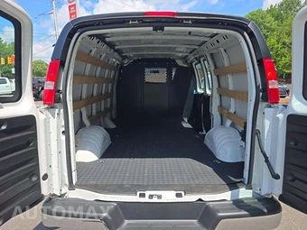 2024 GMC Savana 2500 Cargo Van 1WT 135.0" WB - miniatura 13