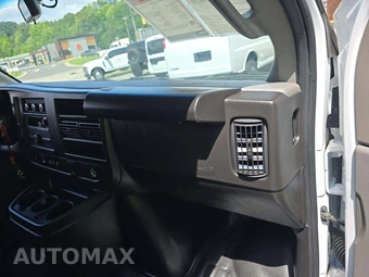 2024 GMC Savana 2500 Cargo Van 1WT 135.0" WB - miniatura 18