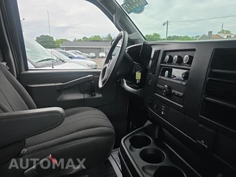 2024 GMC Savana 2500 Cargo Van 1WT 135.0" WB - miniatura 25