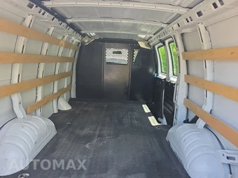 2024 GMC Savana 2500 Cargo Van 1WT 135.0" WB - miniatura 15