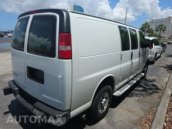 2024 GMC Savana 2500 Cargo Van 1WT 135.0" WB - miniatura 4