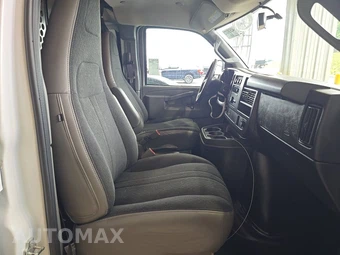 2024 GMC Savana 2500 Cargo Van 1WT 135.0" WB - miniatura 8