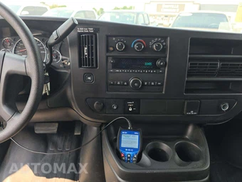 2024 GMC Savana 2500 Cargo Van 1WT 135.0" WB - miniatura 10