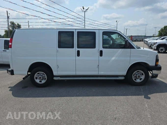 2024 GMC Savana 2500 Cargo Van 1WT 135.0" WB - miniatura 4