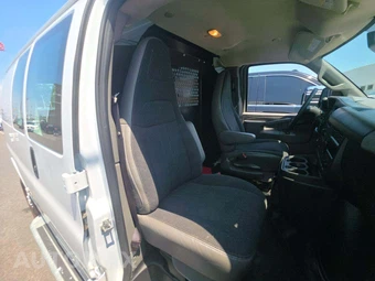 2024 GMC Savana 2500 Cargo Van 1WT 135.0" WB - miniatura 16