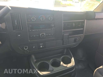 2024 GMC Savana 2500 Cargo Van 1WT 135.0" WB - miniatura 9