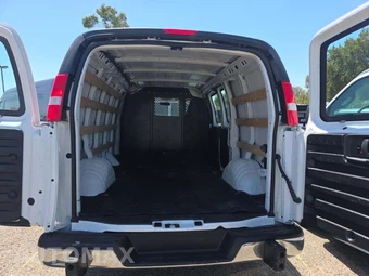 2024 GMC Savana 2500 Cargo Van 1WT 135.0" WB - miniatura 14